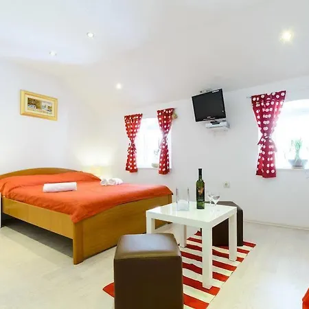 Guest house Bobo 3*